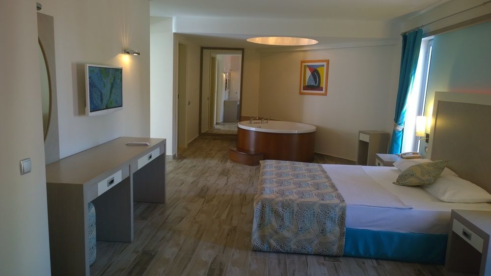 Costa Queen Suites Gumbet ภายนอก รูปภาพ