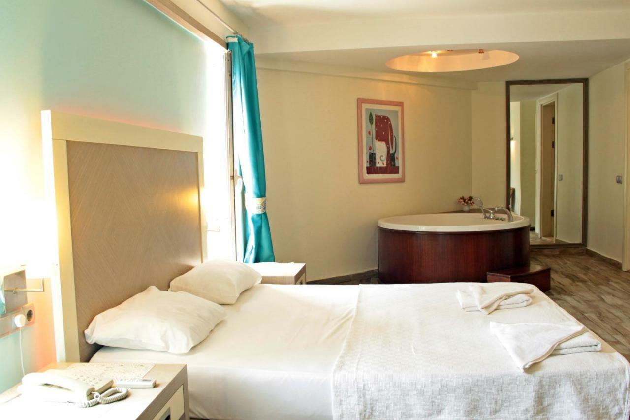 Costa Queen Suites Gumbet ภายนอก รูปภาพ